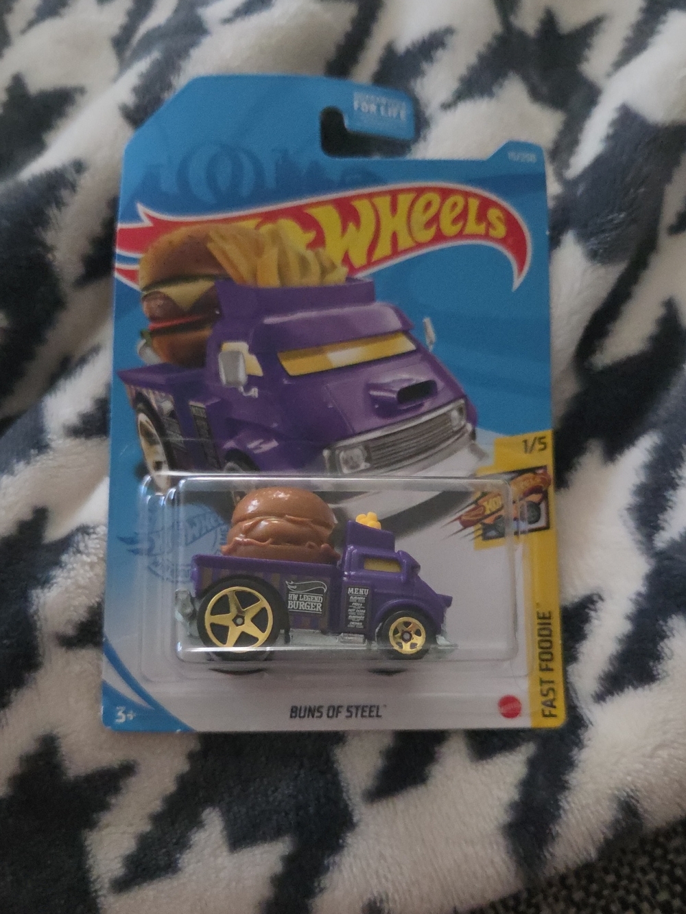 Hot Wheels Buns of Steel Purple Fast Food Truck Toy